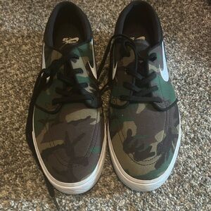 Nike mens shoes size 12